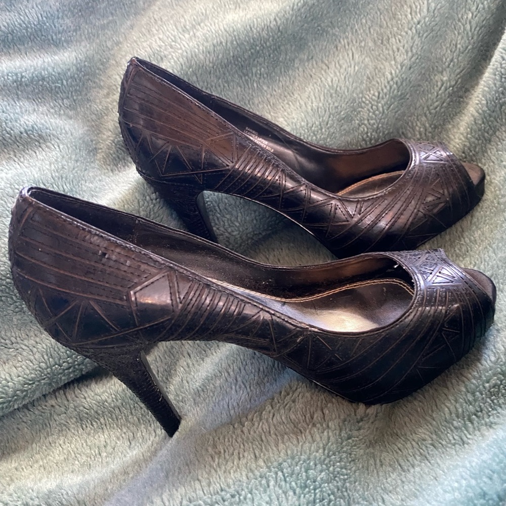 7.5 black heels White House Black Market
